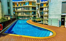 Modern City Center Apt With Pool